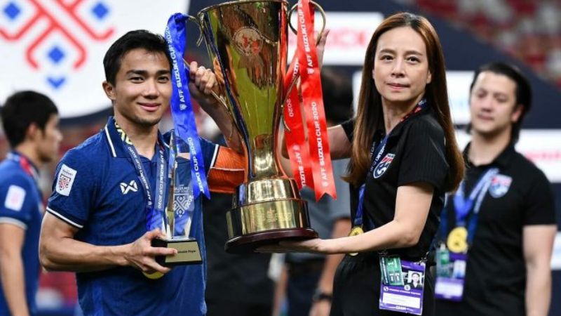 Nữ trưởng đoàn bóng đá Thái Lan