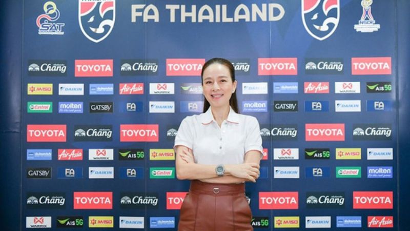 Tìm hiểu nữ trưởng đoàn bóng đá Thái Lan 