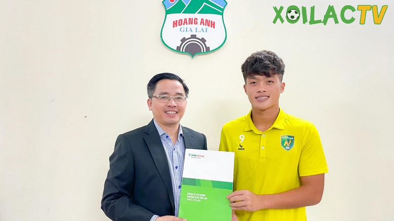 Quốc Việt thi đấu cho CLB Hoàng Anh Gia Lai